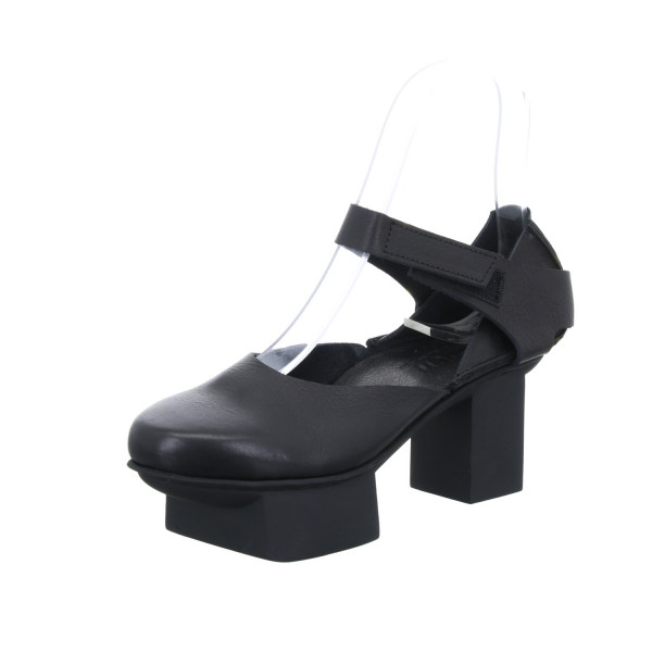 Edgy black von Trippen